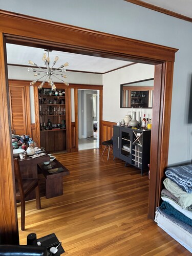 Welcoming 2-bedroom condo in vibrant Boston neighborhood