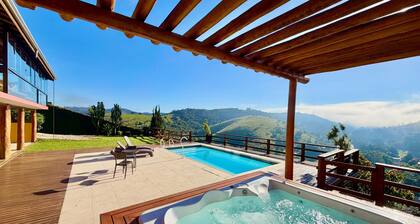 Mirantes Paraibuna-Casa Vermelha (Swimming pool | Jacuzzi | River view | Sleeps 8)