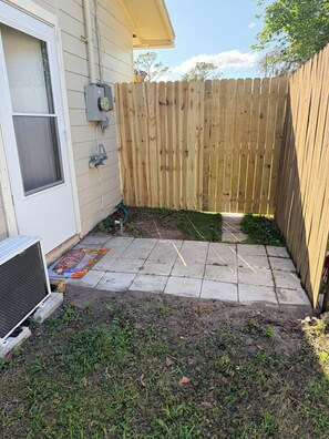 Property grounds - Cozy Nest- enjoy this little nest centrally located in Azalea Park. (Orlando)