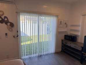 Interior - Cozy Nest- enjoy this little nest centrally located in Azalea Park. (Orlando)