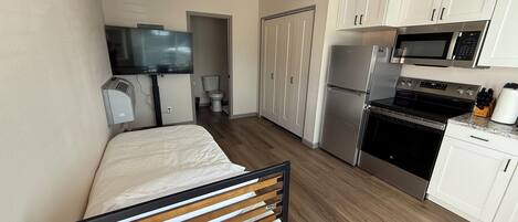 1 Schlafzimmer, BĂŒgeleisen/BĂŒgelbrett, Internetzugang, BettwĂ€sche