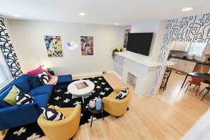 Smart TV - Modern Lawrenceville 4BR w/ Deck + 2 Car Garage w/ EV Charger - Sleeps 11 (Pittsburgh)