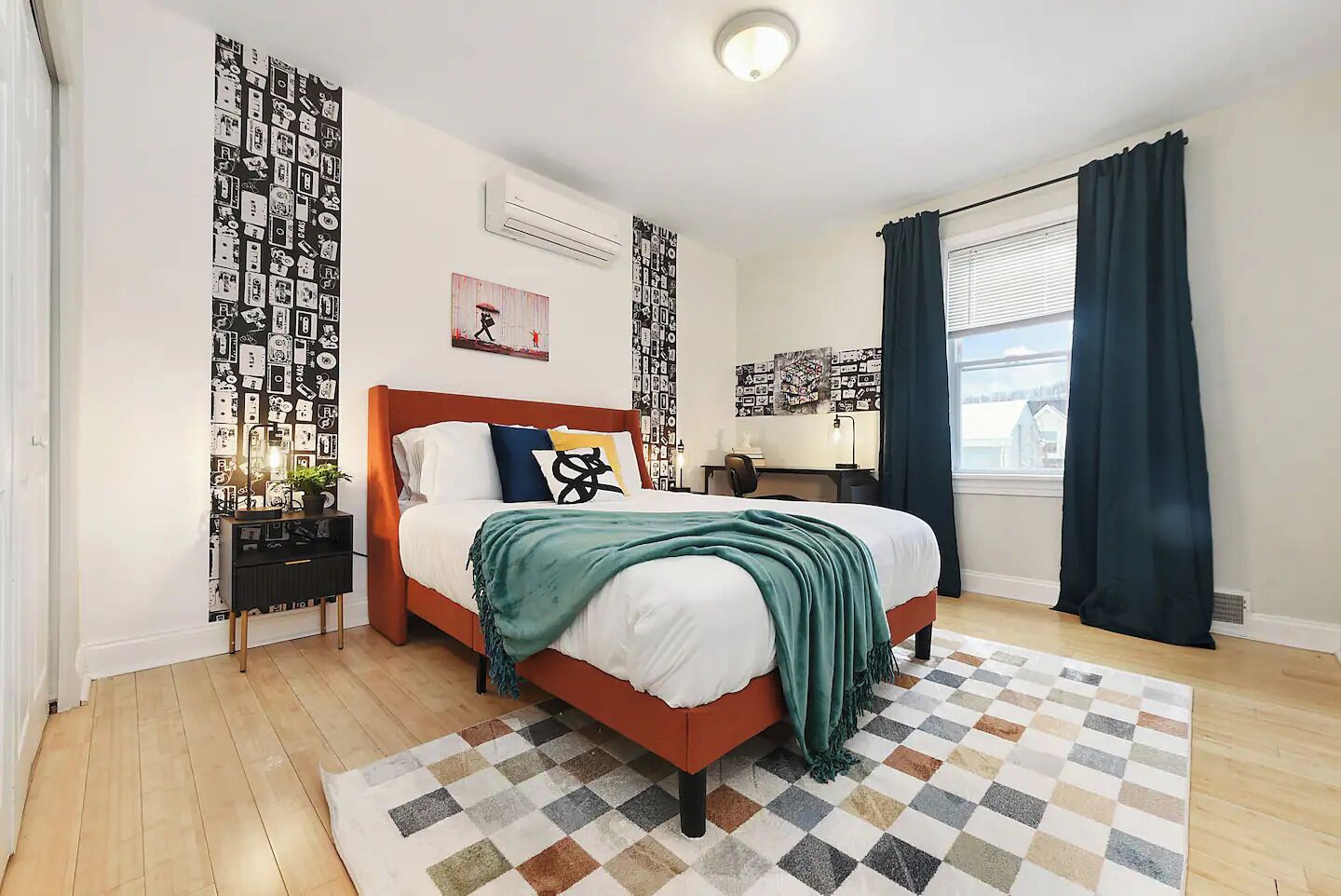 4 bedrooms, desk, iron/ironing board, travel cot