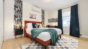 4 bedrooms, desk, iron/ironing board, travel cot