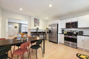 Fridge, microwave, oven, stovetop - Modern Lawrenceville 4BR w/ Deck + 2 Car Garage w/ EV Charger - Sleeps 11 (Pittsburgh)