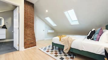 4 bedrooms, desk, iron/ironing board, travel cot