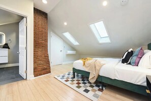 4 bedrooms, desk, iron/ironing board, travel cot - Modern Lawrenceville 4BR w/ Deck + 2 Car Garage w/ EV Charger - Sleeps 11 (Pittsburgh)
