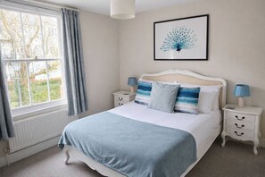 Bügeleisen/Bügelbrett, Reisekinderbett, WLAN, Bettwäsche