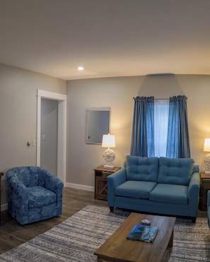 Living area - Modern NewlyFurnished Acadia Apt (Ellsworth)