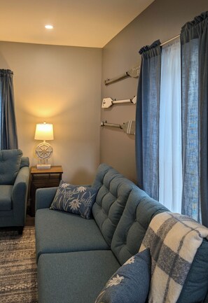 Living area - Modern NewlyFurnished Acadia Apt (Ellsworth)