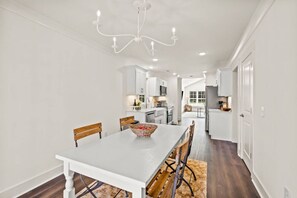 Dining - 3 Bedroom, High Point Perfect for Furniture Market (High Point)