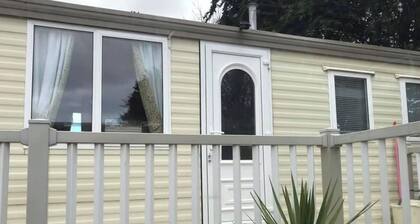 14 South Happy Days - Sleeps 6 Pet Free Caravan
