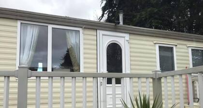 14 South Happy Days - Sleeps 6 Pet Free Caravan