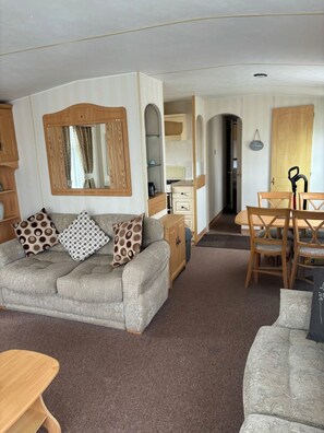 Living area - 14 South Happy Days - Sleeps 6 Pet Free Caravan (Skegness)