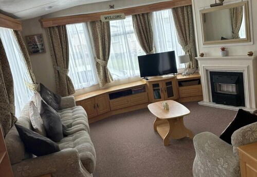 14 South Happy Days - Sleeps 6 Pet Free Caravan