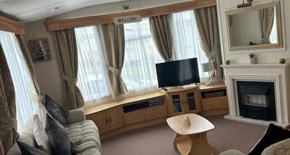 14 South Happy Days - Sleeps 6 Pet Free Caravan