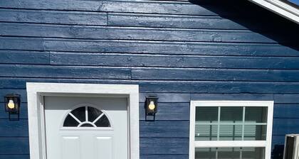 Aviation Themed 1 bedroom detached garage Apt near fairground and downtown.
