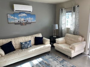Living area - Aviation Themed 1 bedroom detached garage Apt near fairground and downtown. (Oklahoma City)