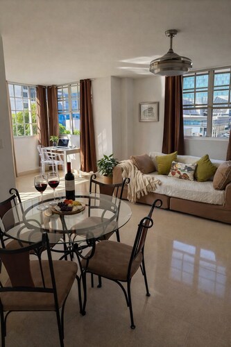 Bright & Spacious Apartment in Obarrio | Walk to Everything + City Views