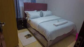 2 bedrooms, iron/ironing board, WiFi