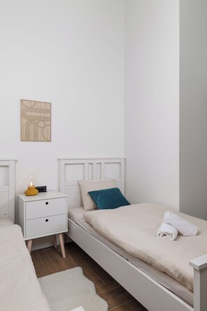 4 bedrooms, in-room safe, desk, iron/ironing board
