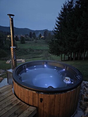 Outdoor spa tub