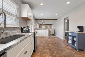 Private kitchen - Coastal Getaway Near Beach & Casino 2BR Sleep 6 Entire home in Bay St. Louis (Bay St. Louis)