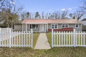 Exterior - Coastal Getaway Near Beach & Casino 2BR Sleep 6 Entire home in Bay St. Louis (Bay St. Louis)