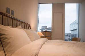 2 bedrooms, iron/ironing board, WiFi, bed sheets - Modern 2Bed w/AC | 24hr Concierge | Central London (London)