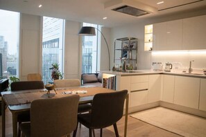 Interior - Modern 2Bed w/AC | 24hr Concierge | Central London (London)