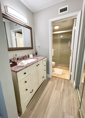 Hair dryer, towels, soap, toilet paper - 2 BEDROOM VILLA IN PARADISE...PGA NATIONAL...BEST PLACE TO BE! (Palm Beach Gardens)