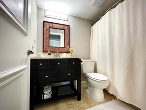 Hair dryer, towels, soap, toilet paper - 2 BEDROOM VILLA IN PARADISE...PGA NATIONAL...BEST PLACE TO BE! (Palm Beach Gardens)