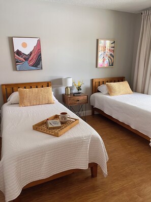 2 bedrooms, iron/ironing board, free WiFi, bed sheets - 2 BEDROOM VILLA IN PARADISE...PGA NATIONAL...BEST PLACE TO BE! (Palm Beach Gardens)
