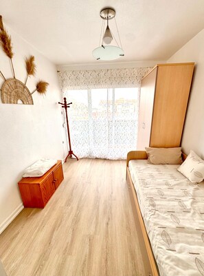 3 slaapkamers, een strijkplank/strijkijzer, wifi