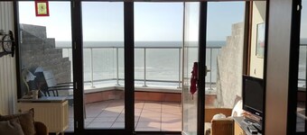 Sea View Apartment with Rooftop Terrace - 10th Floor, Westende, Belgium