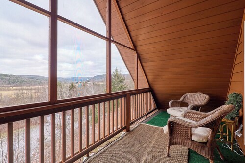 Private Cabin Near Cooperstown All Star Village - 14 Acres, Views & Guest House