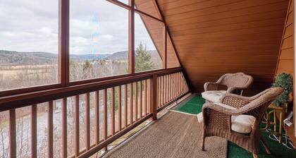 Private Cabin Near Cooperstown All Star Village - 14 Acres, Views & Guest House