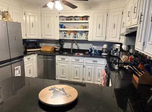 Private kitchen - Masters week! private suite in my home (Leesville)