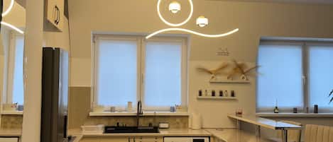 Fridge, oven, stovetop