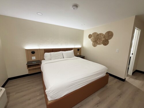 THE BEVERLY HOUSE by AGA