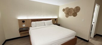 THE BEVERLY HOUSE by AGA