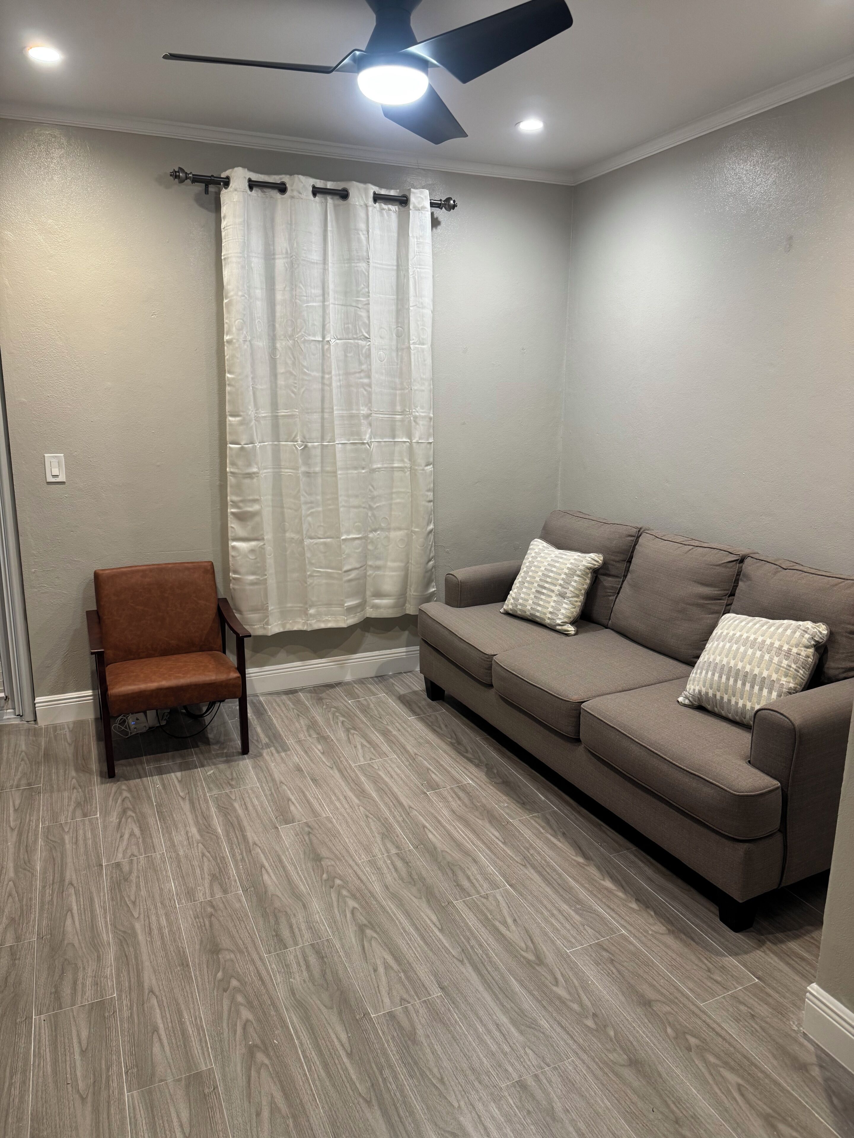 Modern 2br Townhouse With Pool Walk To Beach Near Airport - Nassau