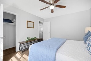 2 bedrooms, iron/ironing board, WiFi, bed sheets - Coleman's Hive at Twenty-Five (Lubbock)