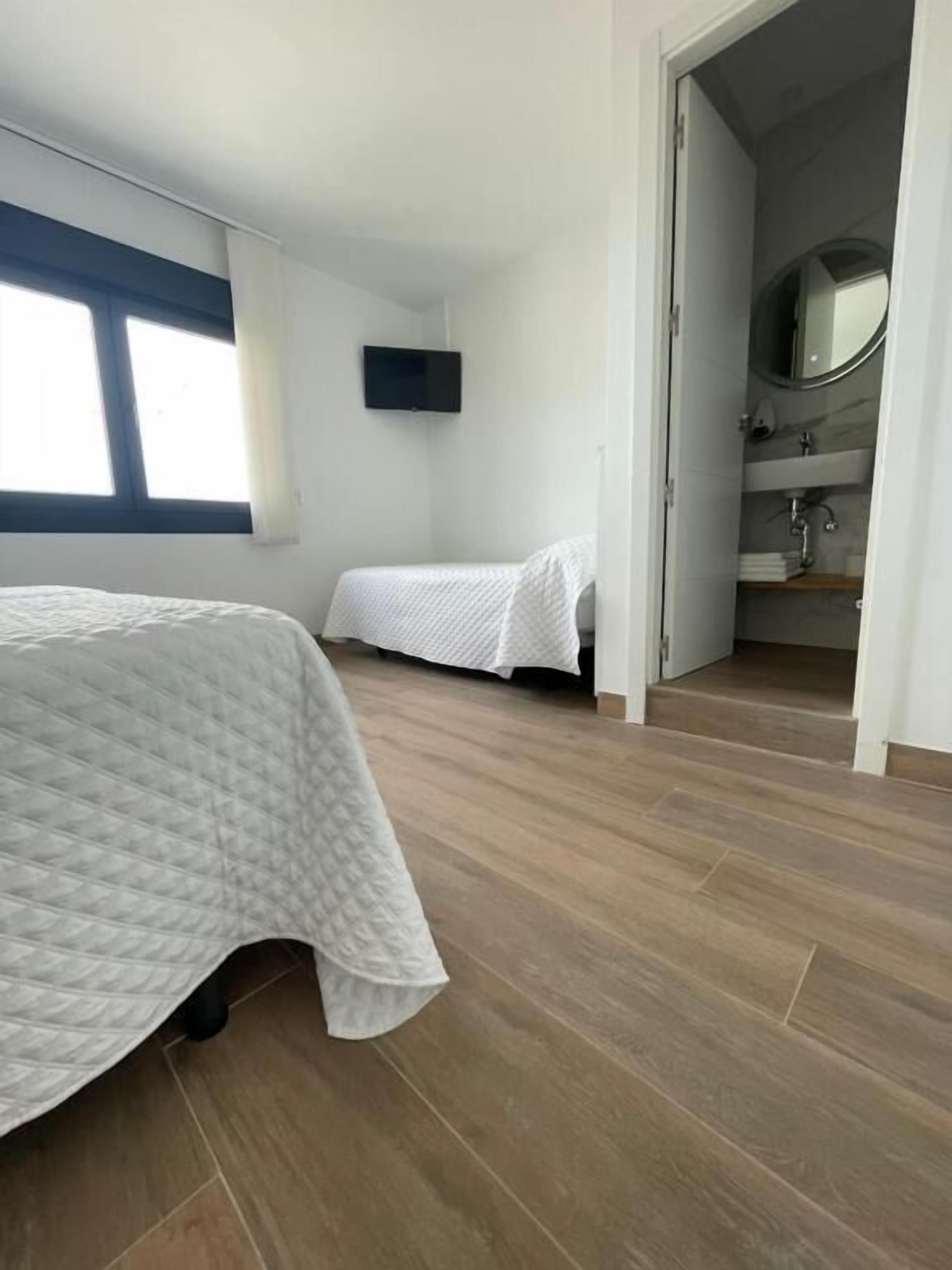 Habitación triple, vista al océano