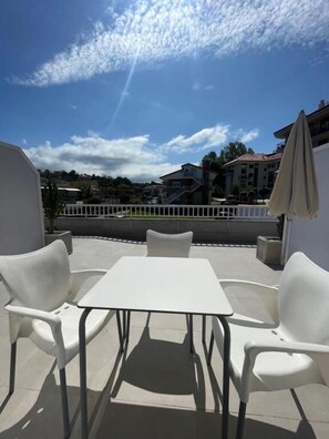 รับประทานอาหารกลางแจ้ง