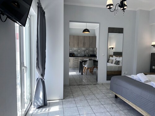 Airport Suites Michelle, spacious balconies near Athens airport, Spata town