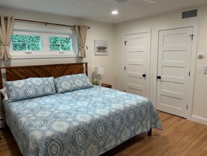 Room - 3 Bed 2 Bath - New interior, deck and yard, walk to town and beaches 10-15 min! (Middle Township)