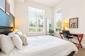2 Schlafzimmer, Schreibtisch, Bügeleisen/Bügelbrett, Reisekinderbett