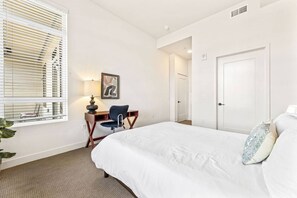2 bedrooms, desk, iron/ironing board, travel cot - South Coast Escape: 2BD Gem w/ Pool & Amenities (Santa Ana)