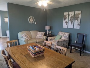 Smart TV, books - Spacious home with handicap ramp, boat parking,  a golf cart is also available (Sandusky)
